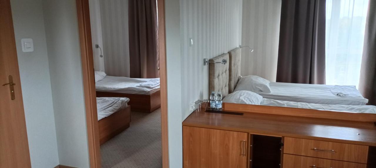 Hotel Przylesie Sierosław Exteriör bild