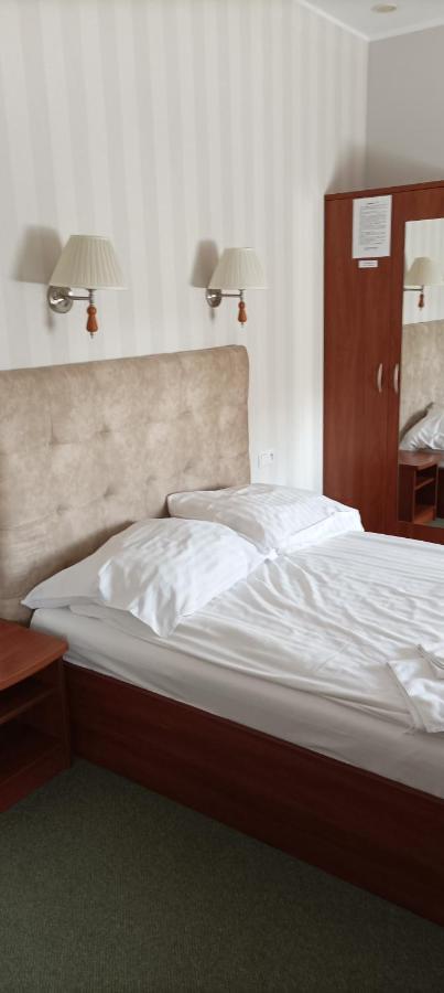 Hotel Przylesie Sierosław Exteriör bild