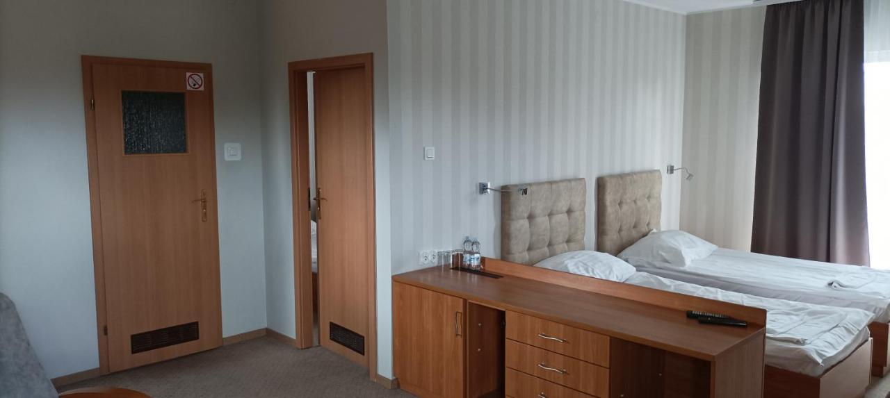 Hotel Przylesie Sierosław Exteriör bild