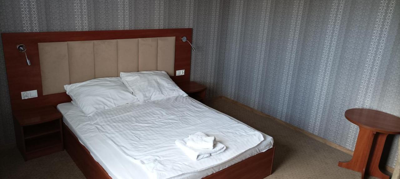 Hotel Przylesie Sierosław Exteriör bild