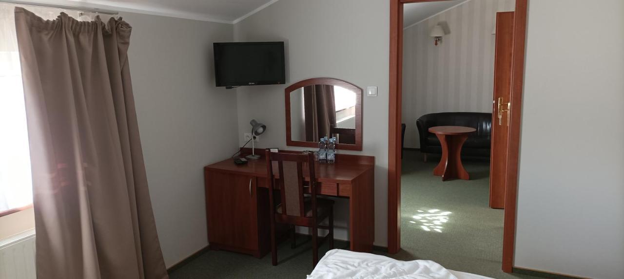 Hotel Przylesie Sierosław Exteriör bild