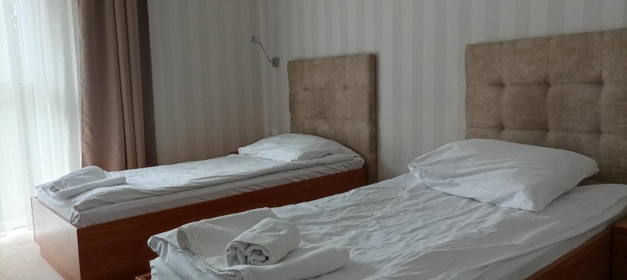 Hotel Przylesie Sierosław Exteriör bild