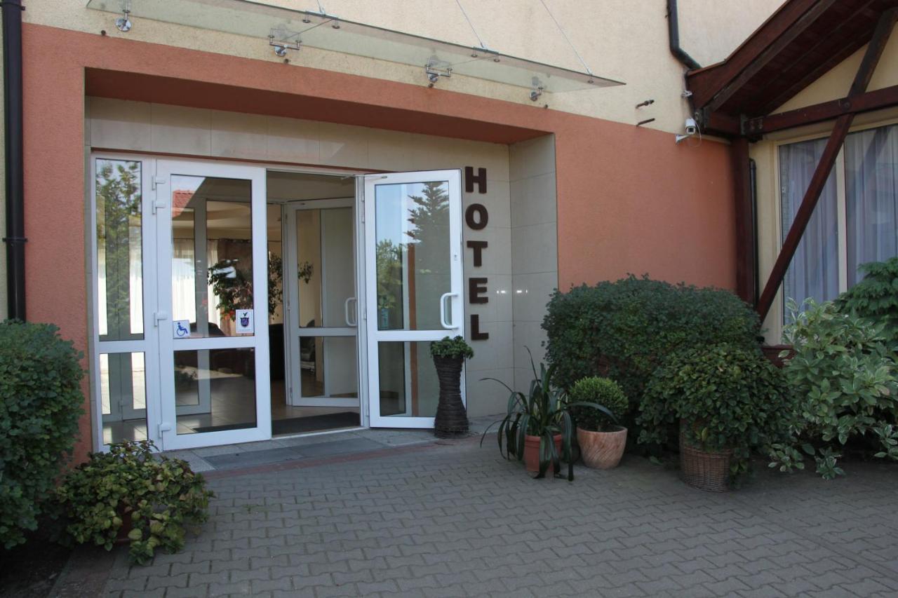 Hotel Przylesie Sierosław Exteriör bild