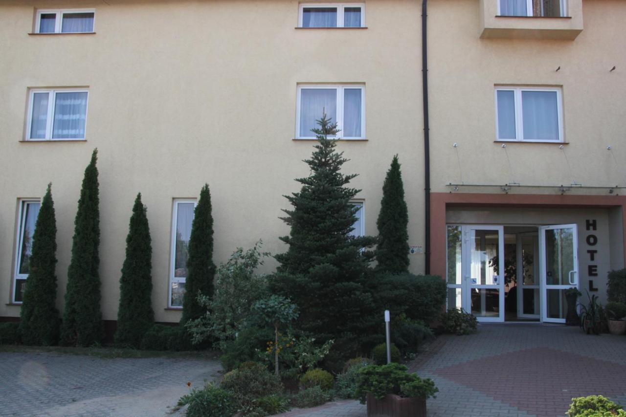Hotel Przylesie Sierosław Exteriör bild